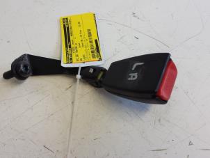 Used Rear seatbelt buckle, left BMW 3 serie (E46/2C) 325 Ci 24V Price € 15,00 Margin scheme offered by Autodemontagebedrijf Smit