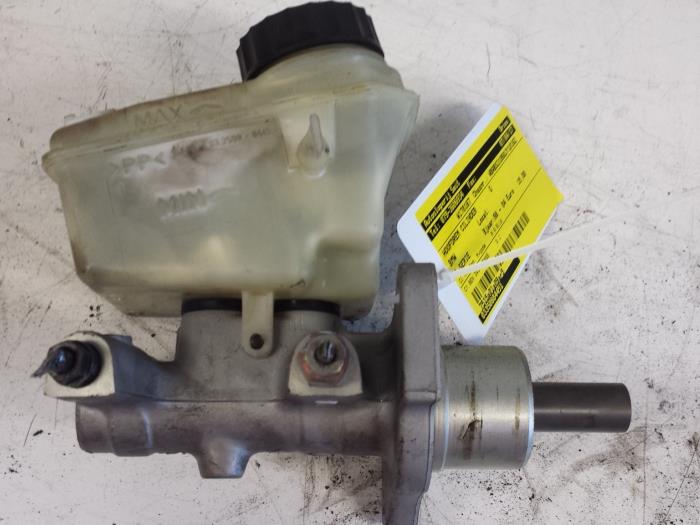 Master cylinder from a BMW 3 serie (E46/2C) 325 Ci 24V 2000