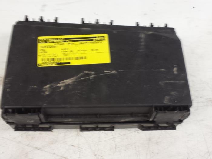 Fuse box from a Opel Astra H (L48) 1.6 16V 2009