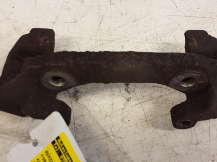 Front brake calliperholder, left from a Ford Ka I 1.3i 2003