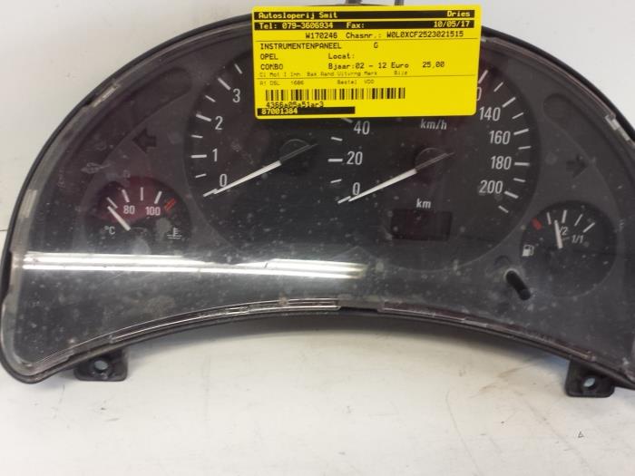 Instrument panel from a Opel Combo (Corsa C) 1.7 DTI 16V 2002