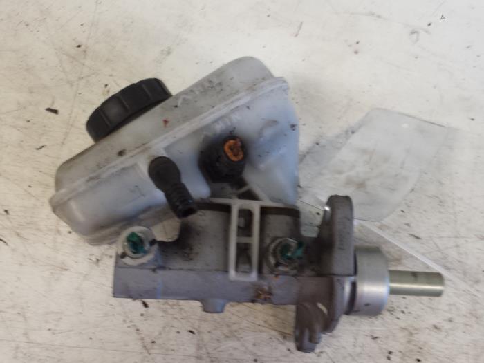 Master cylinder from a Opel Combo (Corsa C) 1.7 DTI 16V 2002