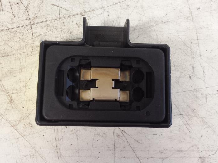 Begagnade Regnsensor Alfa Romeo 166 2.4 JTD Pris € 25,00 Marginaltabell erbjuds av Autodemontagebedrijf Smit