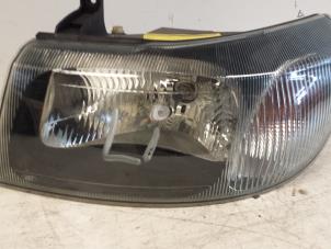 Used Headlight, left Ford Transit 2.0 TDdi 16V Price € 50,00 Margin scheme offered by Autodemontagebedrijf Smit