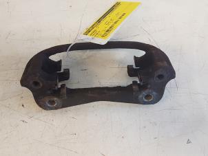 Used Front brake calliperholder, left Toyota Starlet (EP9) 1.3,XLi,GLi 16V Price on request offered by Autodemontagebedrijf Smit