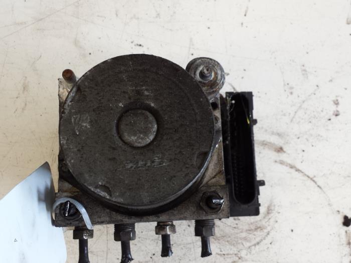 Begagnade ABS-pump Peugeot 307 (3A/C/D) 2.0 HDi 90 Pris € 75,00 Marginaltabell erbjuds av Autodemontagebedrijf Smit