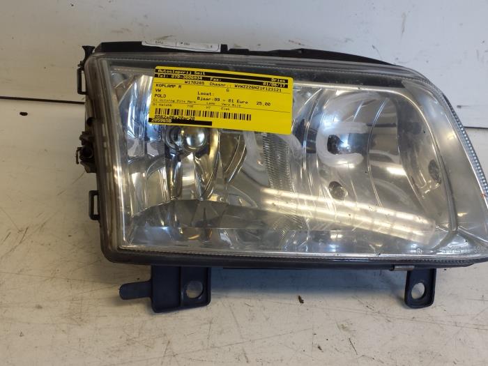 Używane Reflektor prawy Volkswagen Polo III (6N2) 1.4 16V 75 Cena € 25,00 Procedura marży oferowane przez Autodemontagebedrijf Smit