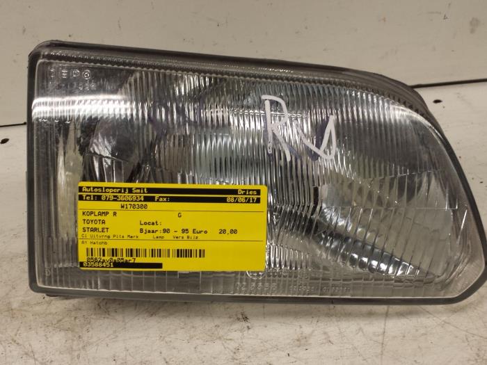 Używane Reflektor prawy Toyota Starlet (EP8/NP8) 1.3 Friend,XLi 12V Cena € 20,00 Procedura marży oferowane przez Autodemontagebedrijf Smit