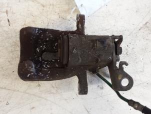 Used Rear brake calliper, left Renault Megane Price € 25,00 Margin scheme offered by Autodemontagebedrijf Smit