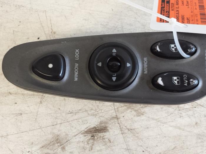 Usados Interruptor combinado de ventanillas Hyundai Coupe 2.0i 16V Precio € 15,00 Norma de margen ofrecido por Autodemontagebedrijf Smit