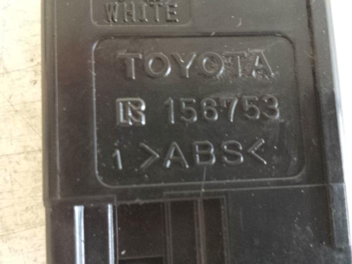 Fog light switch from a Toyota Prius (NHW11L) 1.5 16V 2006