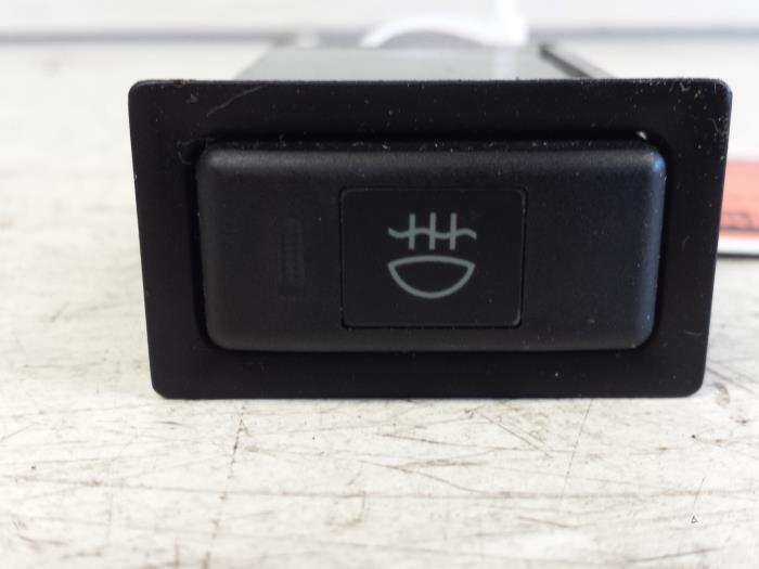 Fog light switch from a Toyota Prius (NHW11L) 1.5 16V 2006