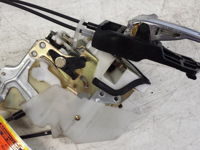 Rear door lock mechanism 4door, left Toyota Prius 1.5 16V 001207