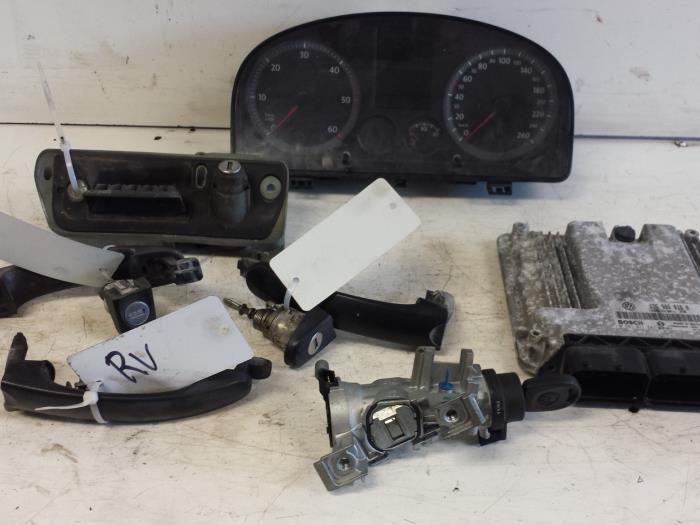 Used Ignition lock + computer Volkswagen Caddy III (2KA,2KH,2CA,2CH) 2.0 SDI Price € 450,00 Margin scheme offered by Autodemontagebedrijf Smit