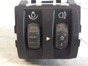 Used AIH headlight switch Renault Grand Scénic II (JM) 2.0 16V Price € 15,00 Margin scheme offered by Autodemontagebedrijf Smit