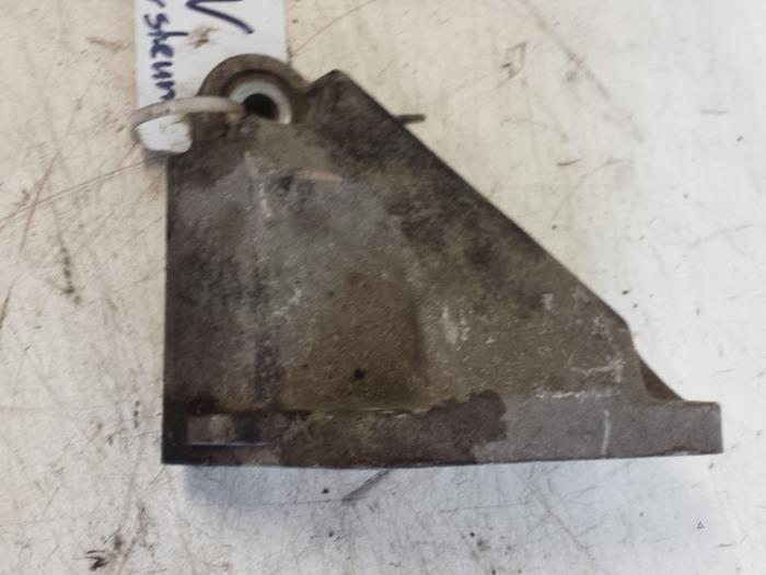 Used Engine mount Lexus IS (E2) 200 2.0 24V Price € 35,00 Margin scheme offered by Autodemontagebedrijf Smit