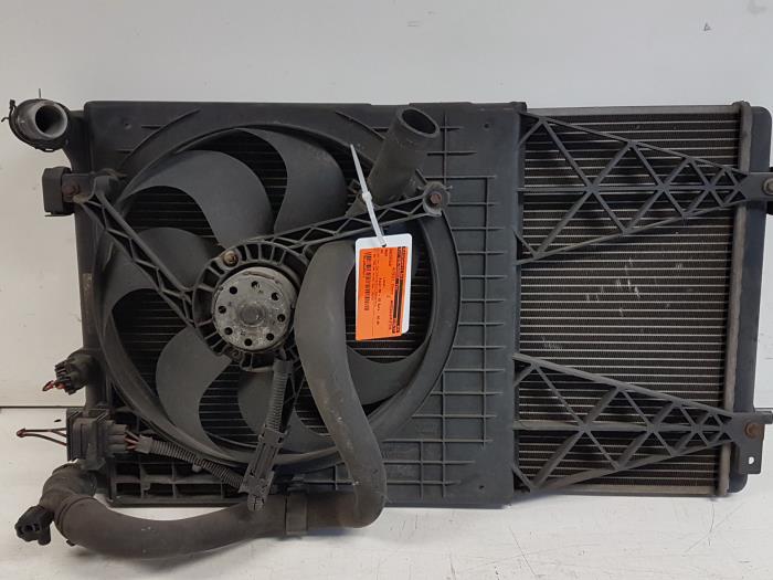 Usagé Radiateur Audi A3 (8L1) 1.6 Prix € 30,00 Règlement à la marge proposé par Autodemontagebedrijf Smit