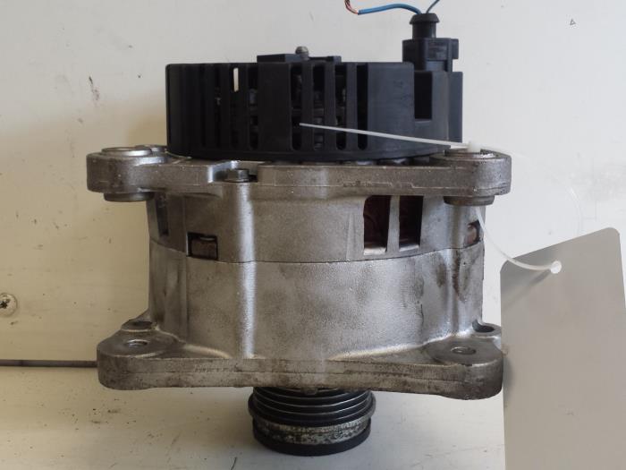 Begagnade Dynamo Volkswagen Passat Variant (3B6) 1.9 TDI 100 Pris € 45,00 Marginaltabell erbjuds av Autodemontagebedrijf Smit