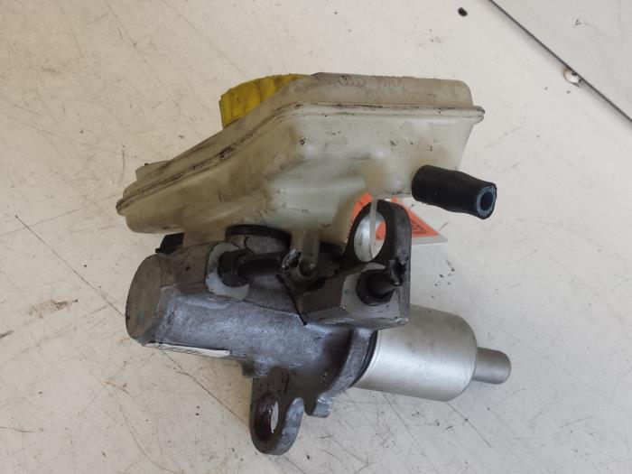 Used Master cylinder Volkswagen Passat Variant (3B6) 1.9 TDI 100 Price € 40,00 Margin scheme offered by Autodemontagebedrijf Smit
