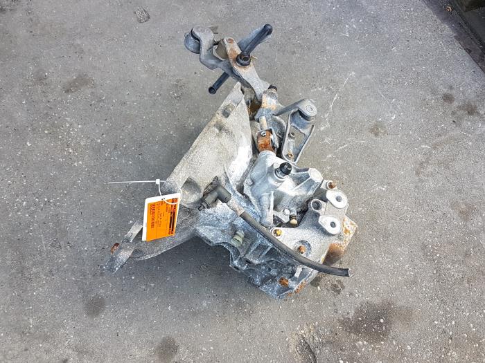 Gearbox from a Opel Corsa C (F08/68) 1.0 12V 2006