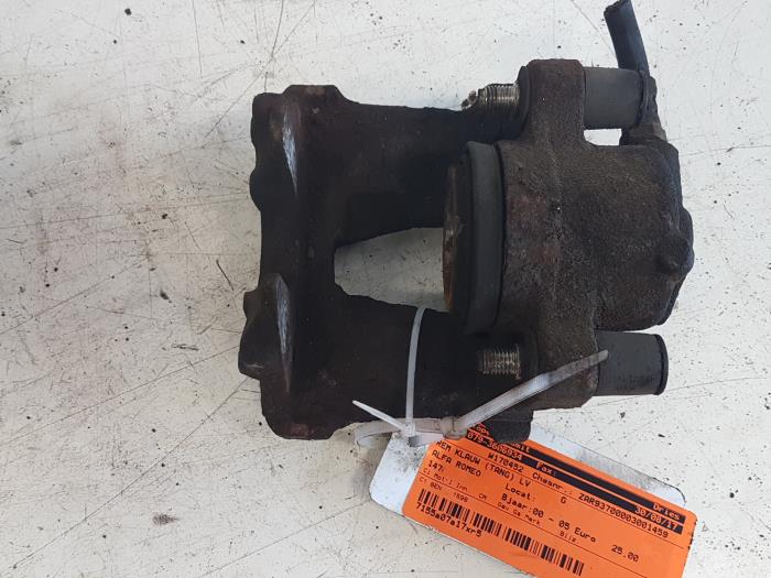 Usagé Etrier de frein avant gauche Alfa Romeo 147 (937) 1.6 HP Twin Spark 16V Prix € 15,00 Règlement à la marge proposé par Autodemontagebedrijf Smit