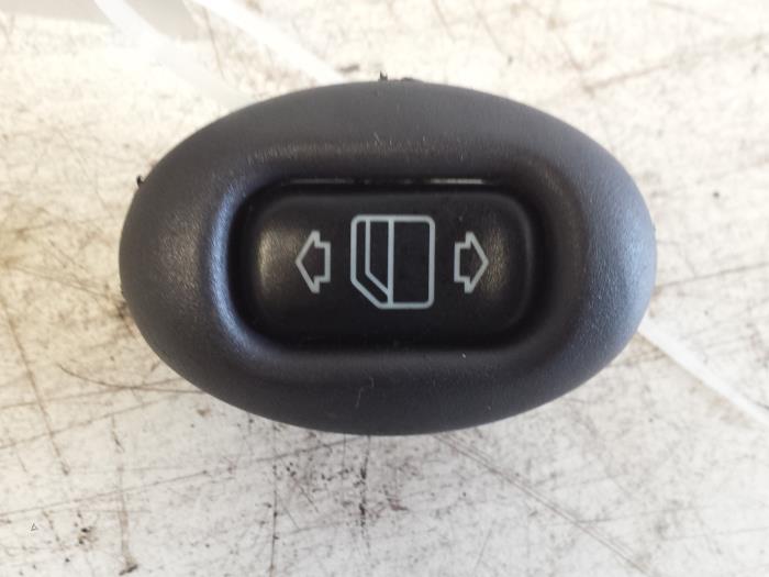 Electric window switch from a Mercedes-Benz A (W168) 1.6 A-160 2001