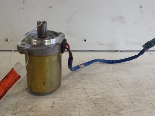 Used Power steering pump Renault Clio II (BB/CB) 1.2 16V Price on request offered by Autodemontagebedrijf Smit