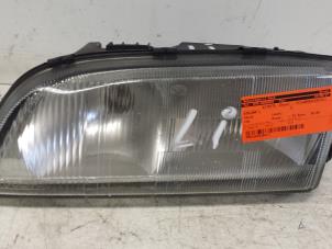 Used Headlight, left Volvo V70 (GW/LW/LZ) 2.4 20V Price € 35,00 Margin scheme offered by Autodemontagebedrijf Smit