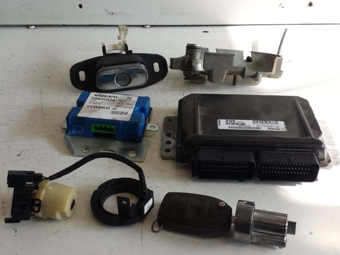 Used Ignition lock + computer Volvo V40 (VW) 1.6 16V Price € 125,00 Margin scheme offered by Autodemontagebedrijf Smit