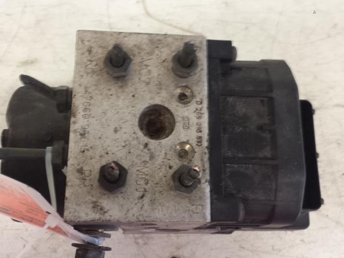 Begagnade ABS-pump Nissan Primera (P11) 2.0 16V Pris € 95,00 Marginaltabell erbjuds av Autodemontagebedrijf Smit