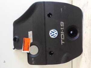 Używane Pokrywa silnika Volkswagen Bora (1J2) 1.9 TDI 90 Cena € 20,00 Procedura marży oferowane przez Autodemontagebedrijf Smit