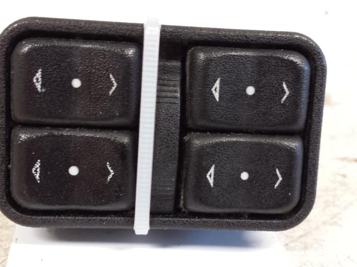 Usados Interruptor combinado de ventanillas Opel Astra G (F08/48) 1.6 16V Precio € 25,00 Norma de margen ofrecido por Autodemontagebedrijf Smit