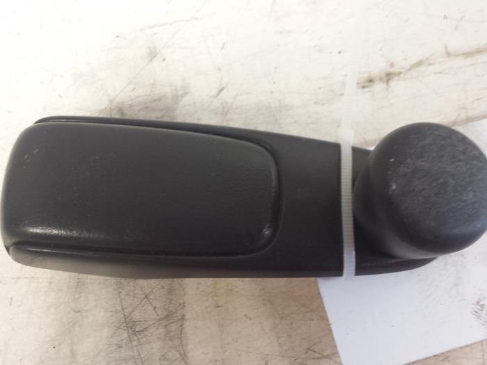 Usados Manivela de ventanilla Citroen C3 (FC/FL/FT) 1.4 Precio € 10,00 Norma de margen ofrecido por Autodemontagebedrijf Smit
