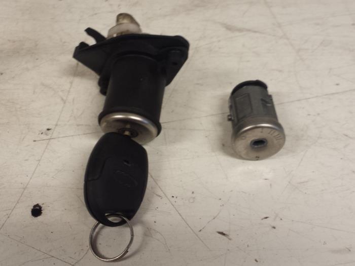 Ignition lock + key from a Ford Fusion 1.6 16V 2005