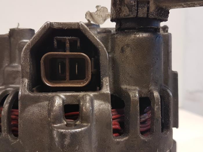 Dynamo van een Mazda 323 (BJ12) 2.0DTiD 2002