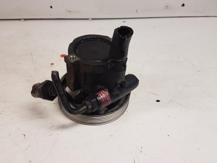 Power steering pump from a Renault Megane Break/Grandtour (KA) 1.6 16V RXE,RXT 1999