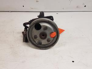 Used Power steering pump Renault Megane Break/Grandtour (KA) 1.6 16V RXE,RXT Price on request offered by Autodemontagebedrijf Smit