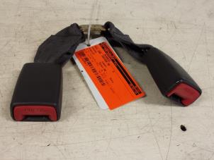 Used Rear seatbelt buckle, centre Toyota Starlet (EP9) 1.3,XLi,GLi 16V Price on request offered by Autodemontagebedrijf Smit
