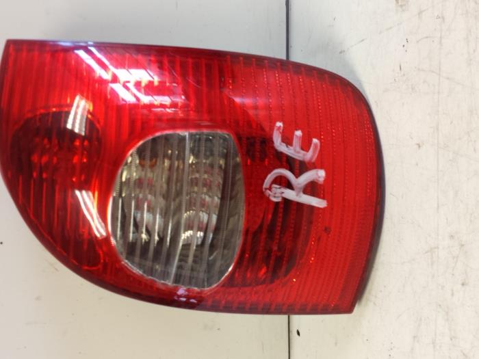 Taillight, right from a Citroën Xsara Picasso (CH) 1.6 HDi 16V 110 2006