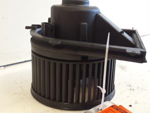 Usados Motor de ventilador de calefactor Volkswagen Golf IV (1J1) 1.4 16V Precio € 10,00 Norma de margen ofrecido por Autodemontagebedrijf Smit