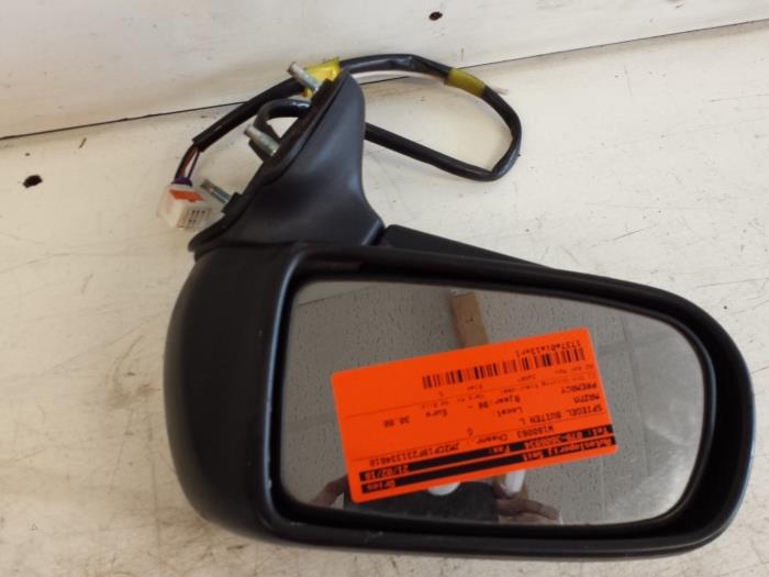 Wing mirror, left from a Mazda Premacy 1.8 16V 2003