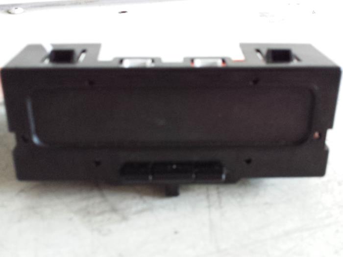 Begagnade Innerdisplay Renault Clio II (BB/CB) 1.4 16V Si Pris € 15,00 Marginaltabell erbjuds av Autodemontagebedrijf Smit