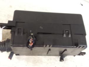 Usados Caja de fusibles Chevrolet Kalos (SF69) 1.4 16V Precio de solicitud ofrecido por Autodemontagebedrijf Smit