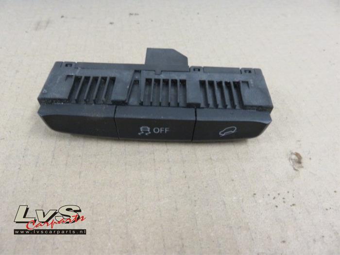 Interruptor ESP de un Audi Q5 (8RB)  2012