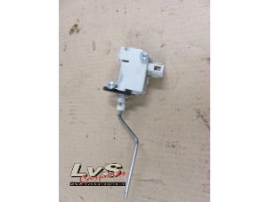 Used Tank flap lock motor Audi A4 Avant (B7) 1.9 TDI Price on request offered by LvS Carparts