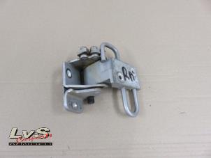 Used Rear door hinge, right Audi A4 Avant (B7) 1.9 TDI Price on request offered by LvS Carparts