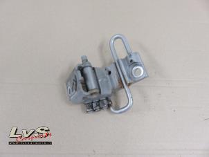 Used Front door hinge, right Audi A4 Avant (B7) 1.9 TDI Price on request offered by LvS Carparts