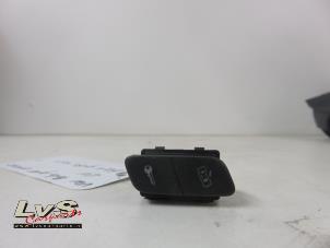 Used Switch (miscellaneous) Volkswagen Polo IV (9N1/2/3) Price on request offered by LvS Carparts