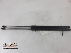 Used Set of gas struts for boot Audi A4 Price on request offered by LvS Carparts