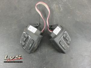 Used Steering wheel mounted radio control Seat Leon (1P1) Price € 35,00 Margin scheme offered by LvS Carparts
